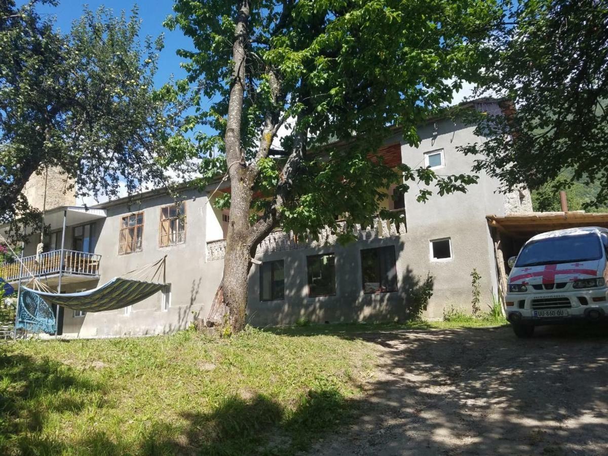 Guest House Adelina Mestia Buitenkant foto